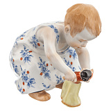 Фигурка Meissen 11 см Ребенок с куклой, Юлиус Конрад Хеншель, 1904г